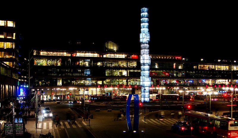 Kulturhuset Stadsteatern vid Sergels torg - ett hus som nu blir ett. Foto: Goombah, från Wikimedia Commons.
