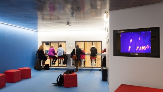 Från den interiöra konstnärliga gestaltningen, som mäter och visar kroppsvärmen från idrottare i hallen - en pendang till att kunna se dem rent fysiskt.