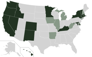 Mörkgröna delstater har egna marknadsplatser för sjukvårdsförsäkring. Ljusgröna partnerskap delstat/federalt. I de grå, utan egna initiativ, gäller den federala marknadsplatsen.