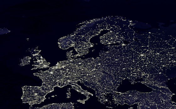 När Vaclav Havel flög över Europa såg han inga gränser. Att vår del av världen hör ihop - även utanför nuvarande EU:s gränser - syns tydligast om natten.