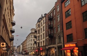 Varierad kvartersstad är en uppskattad boendemiljö - som inte borde vara förbehållen förra sekelskiftets stenstad. (Avsaknaden av solsken 2 januari är däremot inget stadsbyggnaden kan göra något åt.)