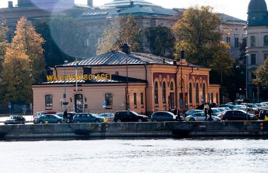 BÖR BEVARAS. Tullhuset i sten från 1876 vid Nybrokajen.