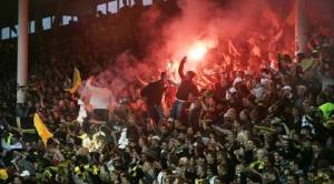 EN BILD AV FOTBOLLEN. Varken våld eller våldsförhärligande hatretorik hör hemma i idrotten. Bild lånad från matchsnack.se