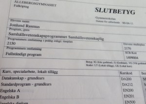 ÄLDRE SYSTEM. 1999 var jag en av de första som fick avgångsbetyg med det då nya betygssystemet.
