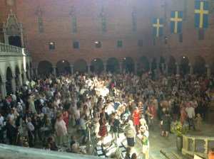 FLER SVENSKAR. Medborgarskapsceremoni i Stadshuset 6 juni 2013. Jag var också där, och delade ut medborgarskapsbevis. Foto har jag lånat av Anna-Karin Åstedt hos M i Stockholm.