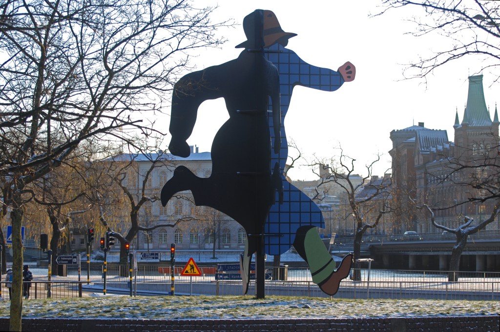 TILLÅTEN PUBLICERING? Jan Håfströms Mr Walker i Järnvägsparken i Stockholm. Bild från Wikimedia (larske).